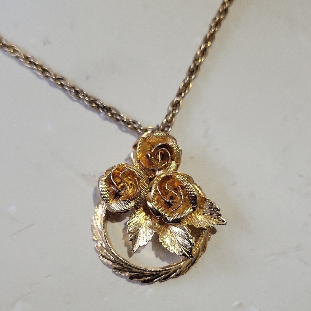 Vintage 18" Gold Rose Pendant Necklace
